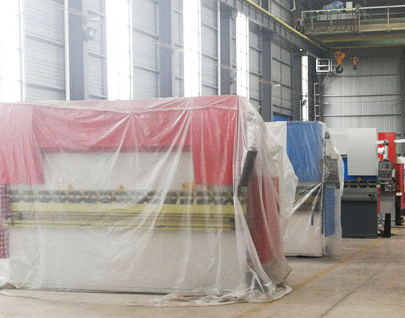 Вертикальный листогибочный пресс WC67Y-200T/2500 Рабочая длина 2500 мм Усилие 200 т