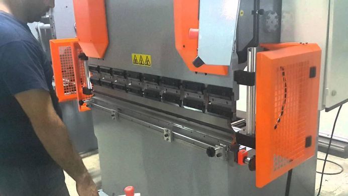 Гибочный пресс Cemax HCNC 200-15-8 (ЧПУ, 3 оси)
